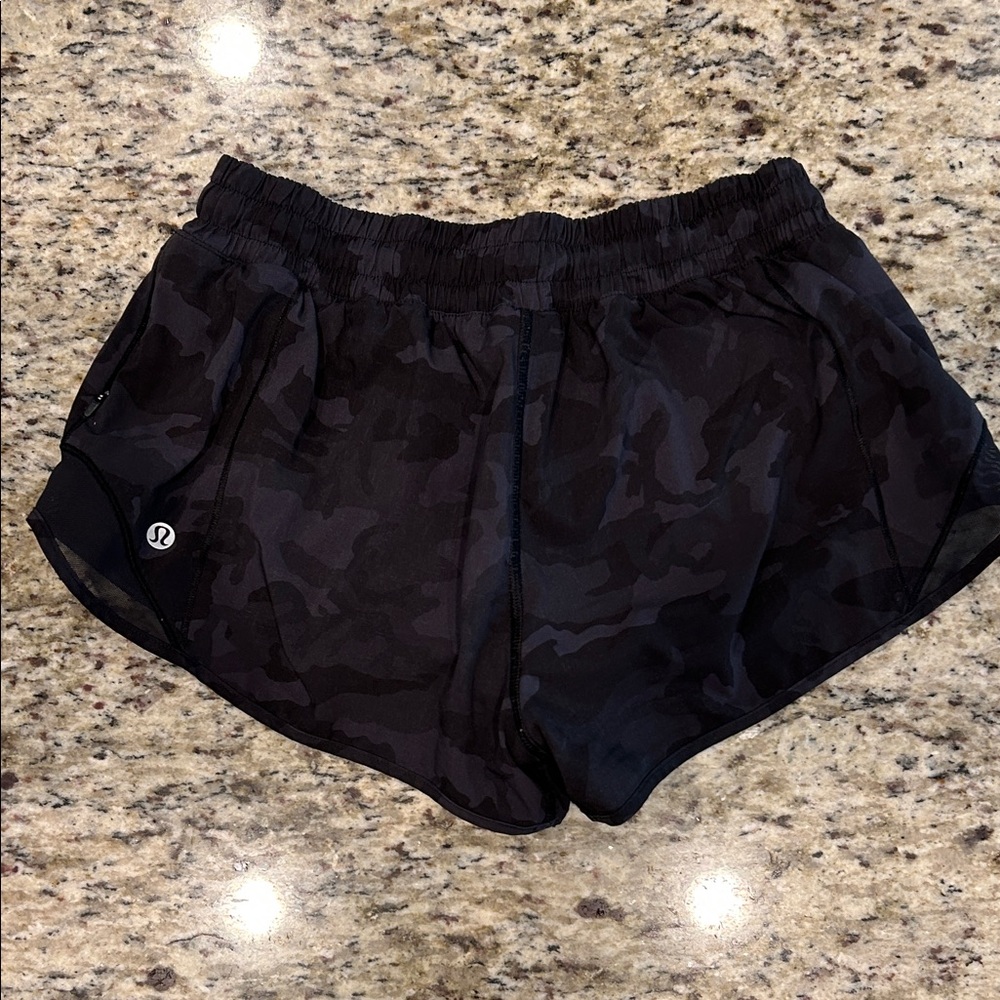 lululemon athletica Black “Hotty Hot” lined running shorts size 6